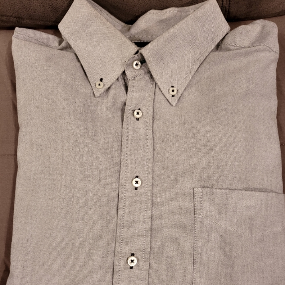 Tommy Hilfiger Men's gray button down,  shirt W/clear buttons, extra large, NWOT